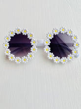 Load image into Gallery viewer, Trendy Daisy Sunnies