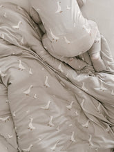 Load image into Gallery viewer, Günamüna Cozy Cloud Comforter Blanket 2.5 TOG