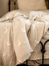 Load image into Gallery viewer, Günamüna Cozy Cloud Comforter Blanket 2.5 TOG