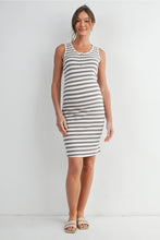 Load image into Gallery viewer, Essential Maternity &amp; Breastfeeding Snap Dress